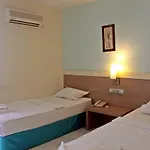 Costa Queen Suites Θέρετρο 3*