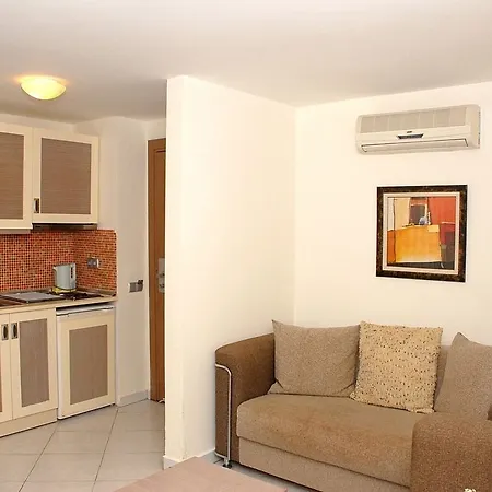 Üdülőközpont Costa Queen Suites 3*