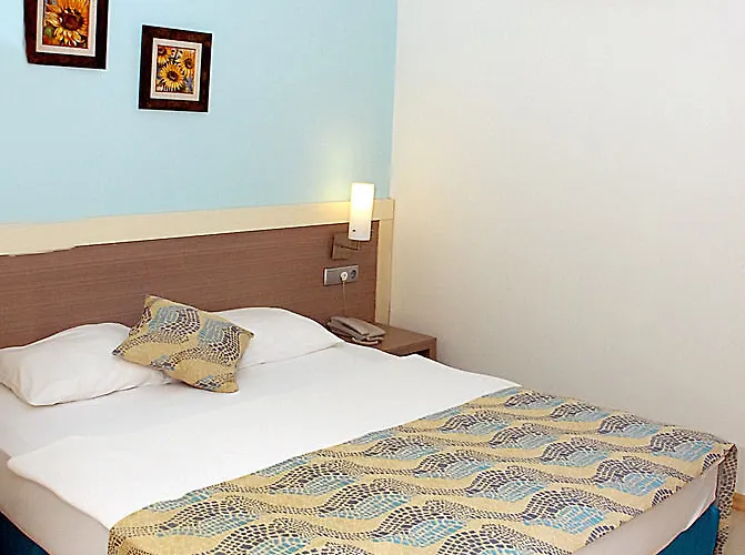 Costa Queen Suites منتجع