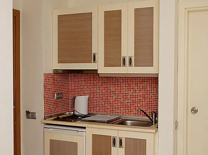 Costa Queen Suites منتجع غومْبيت