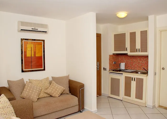 Costa Queen Suites منتجع 3*