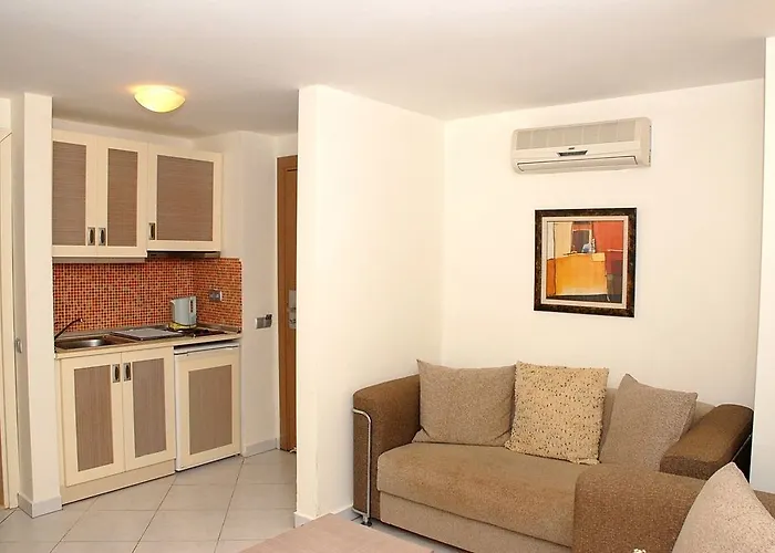 منتجع Costa Queen Suites 3*