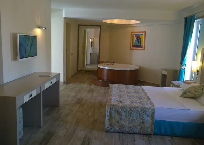 Costa Queen Suites 3*