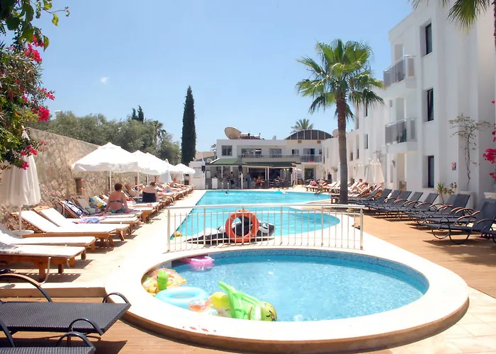 Costa Queen Suites 3*