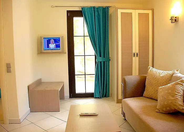 Costa Queen Suites غومْبيت