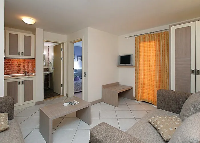 Costa Queen Suites منتجع