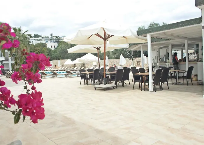 Costa Queen Suites 3* غومْبيت