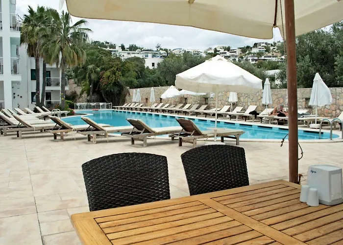 Costa Queen Suites منتجع غومْبيت