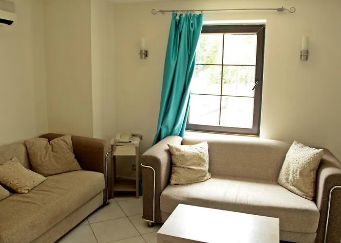 Costa Queen Suites منتجع