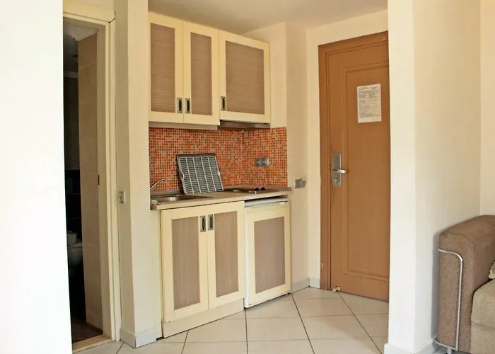 Costa Queen Suites منتجع