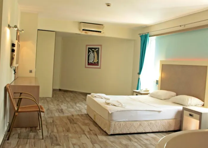 منتجع Costa Queen Suites 3*