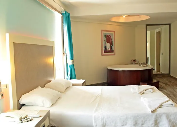 Costa Queen Suites