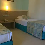 Costa Queen Suites منتجع 3*