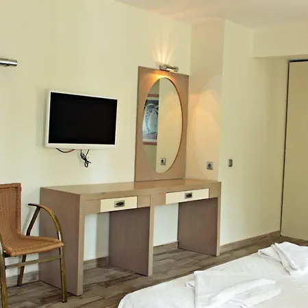 Costa Queen Suites 3*